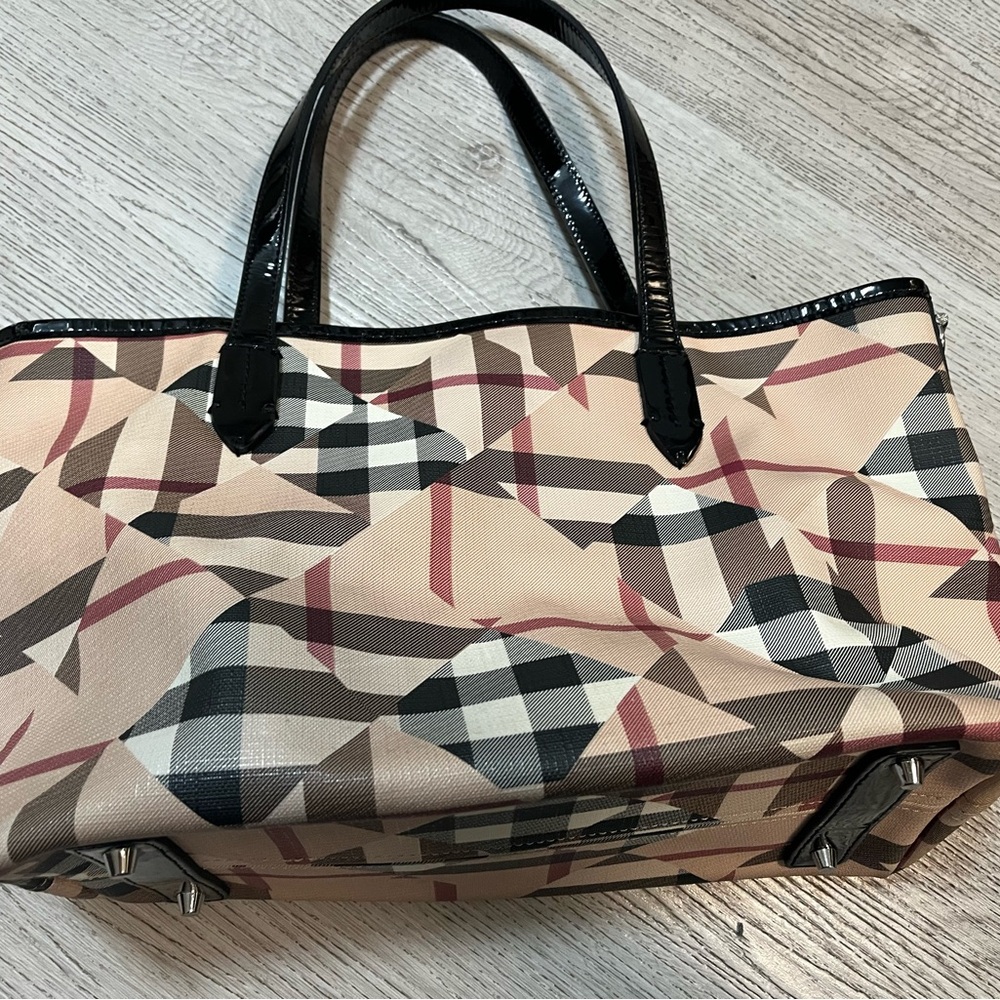 BURBERRY